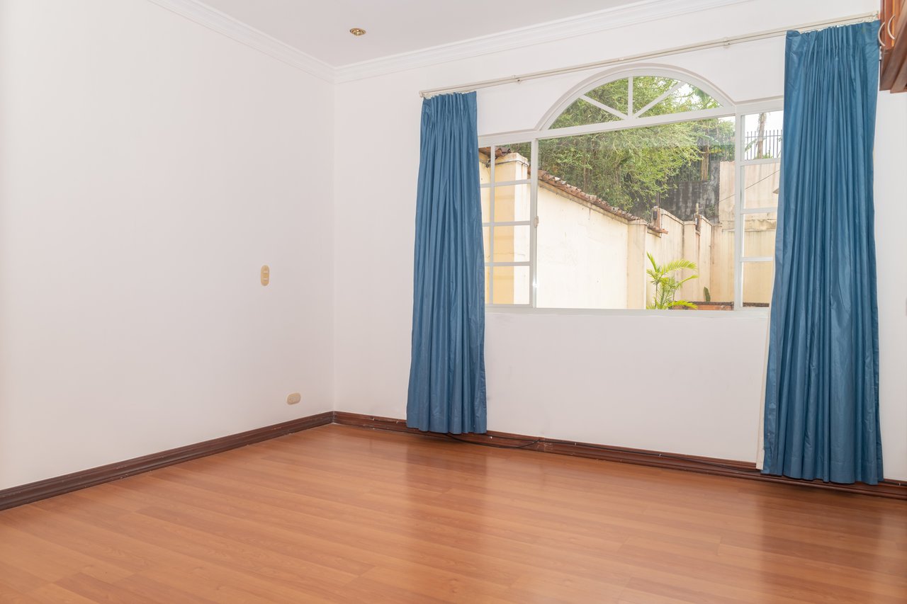 Colonial Gated Community Villa, Curridabat, San Jose