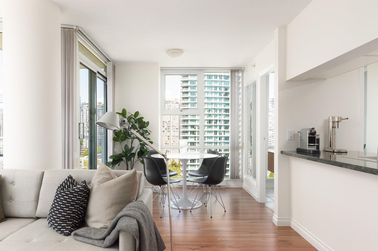 2106-1077 Marinaside Cres
