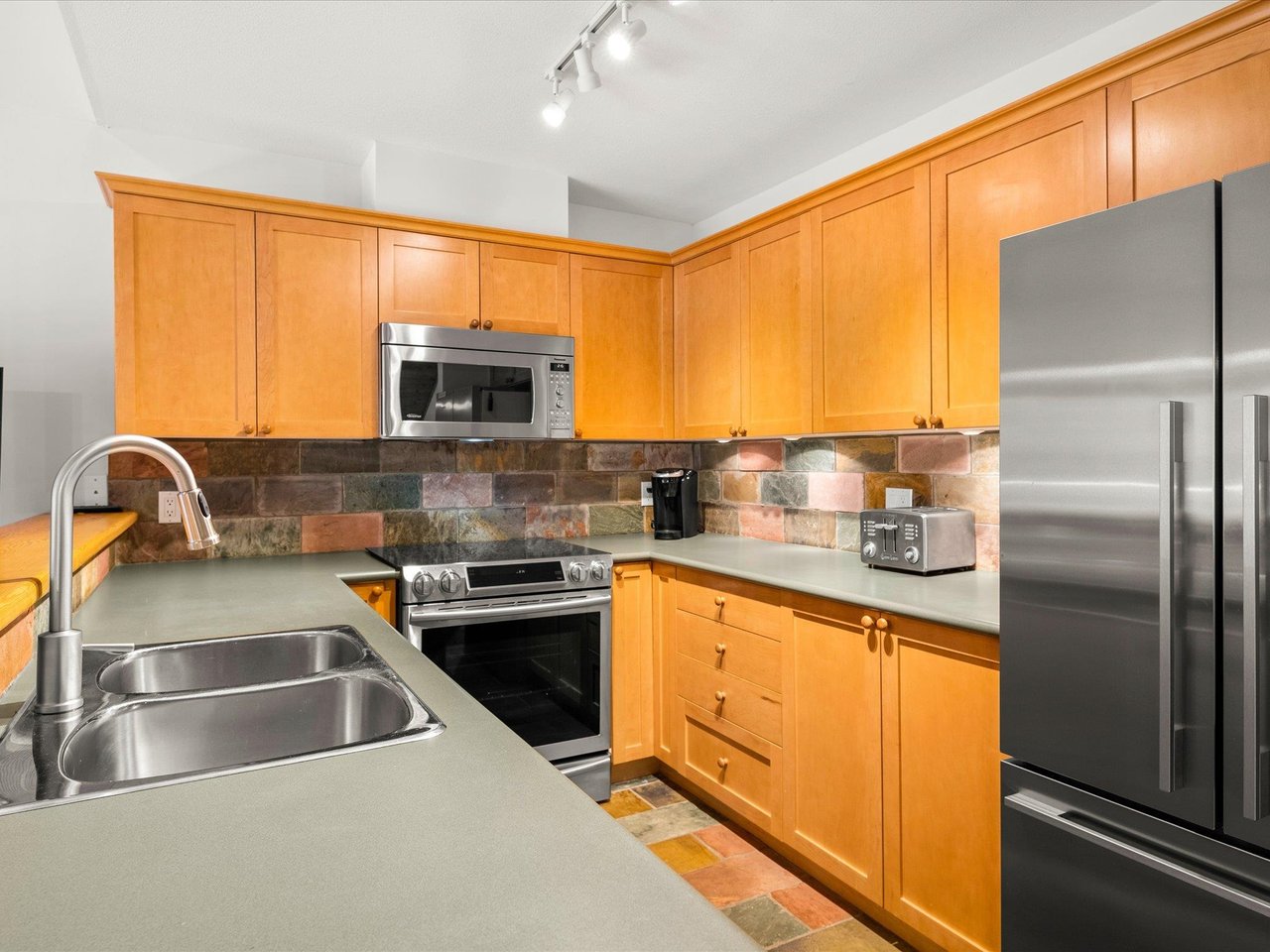 4658 Montebello Pl