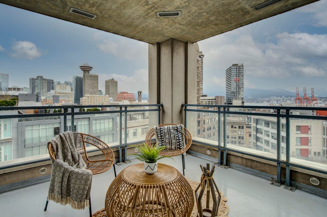 1302-183 Keefer Pl