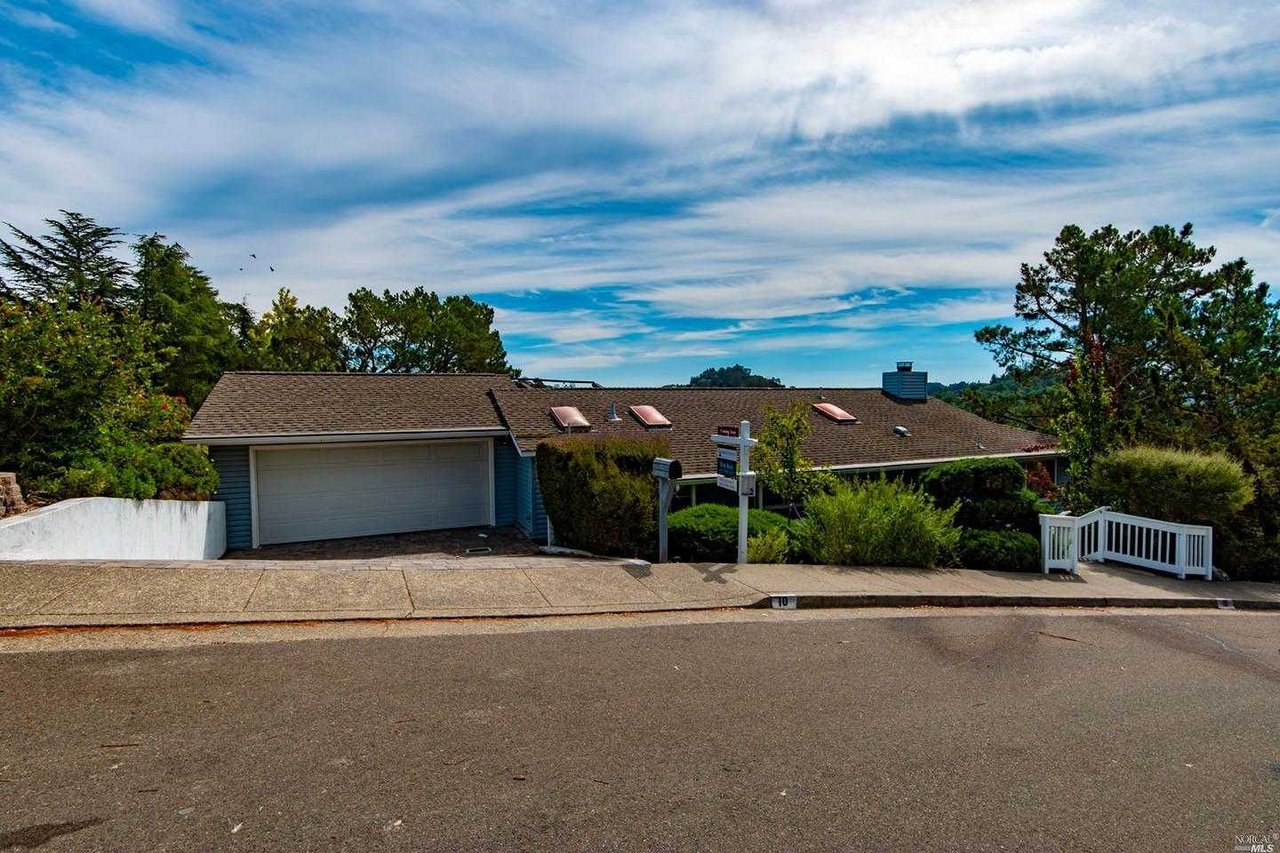 10 Tomahawk Dr