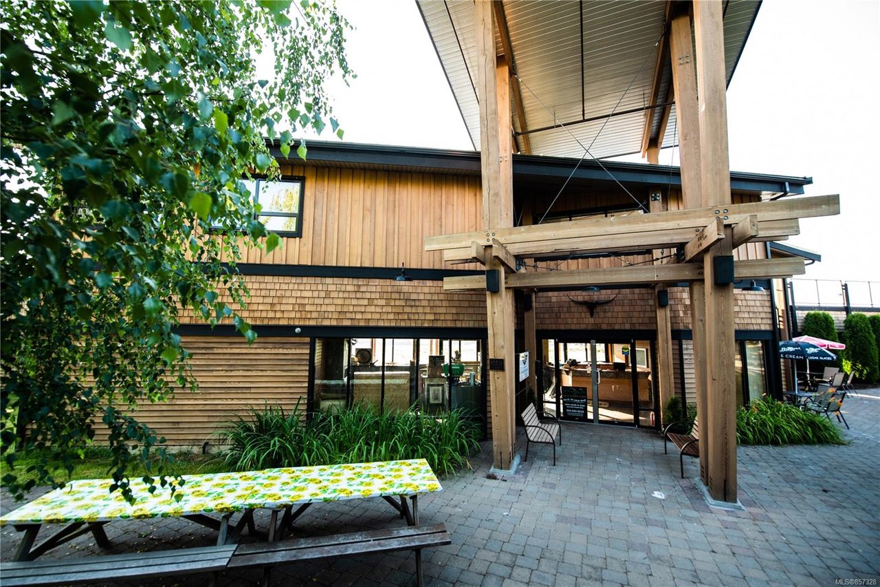 7081 Central Saanich Rd
