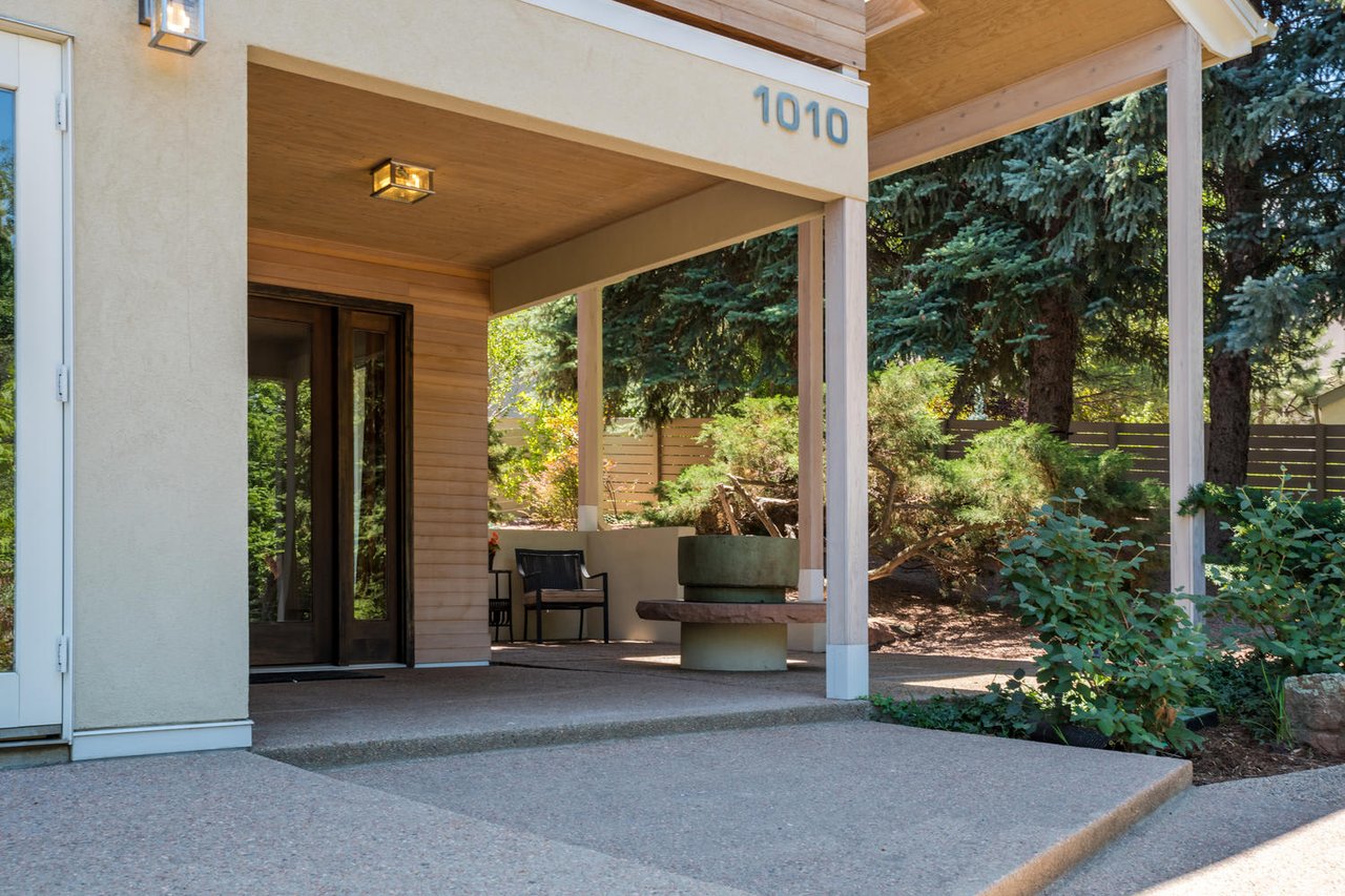 1010 Rosehill Dr
