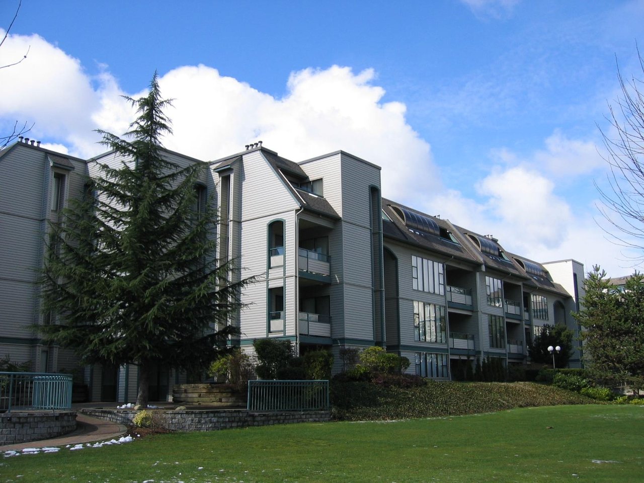 409-2925 Glen Dr
