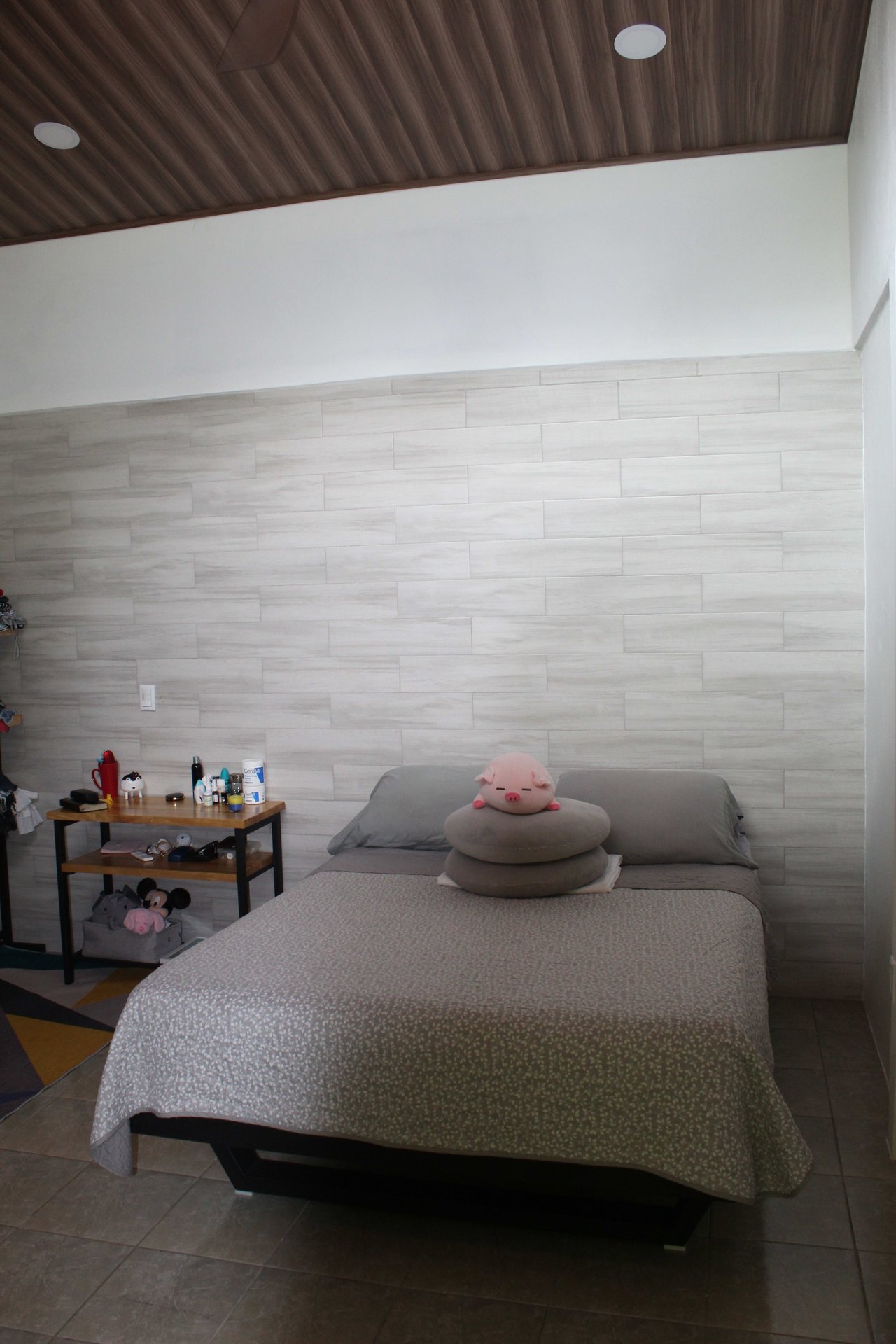 Spacious 2 Bedroom Minutes to the Beach