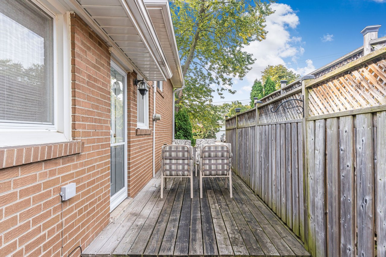 2 Guernsey Dr, Etobicoke Toronto