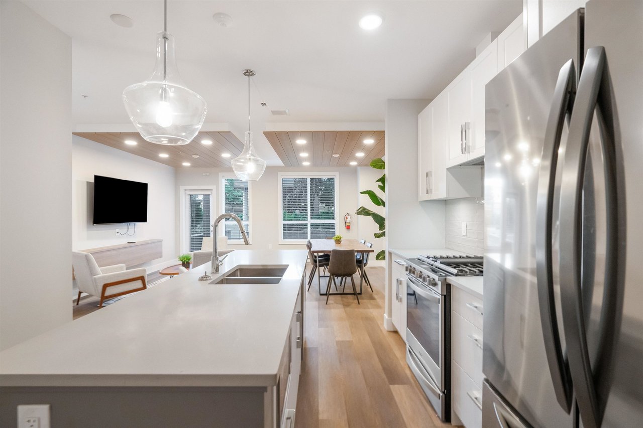 407-32838 Ventura Ave