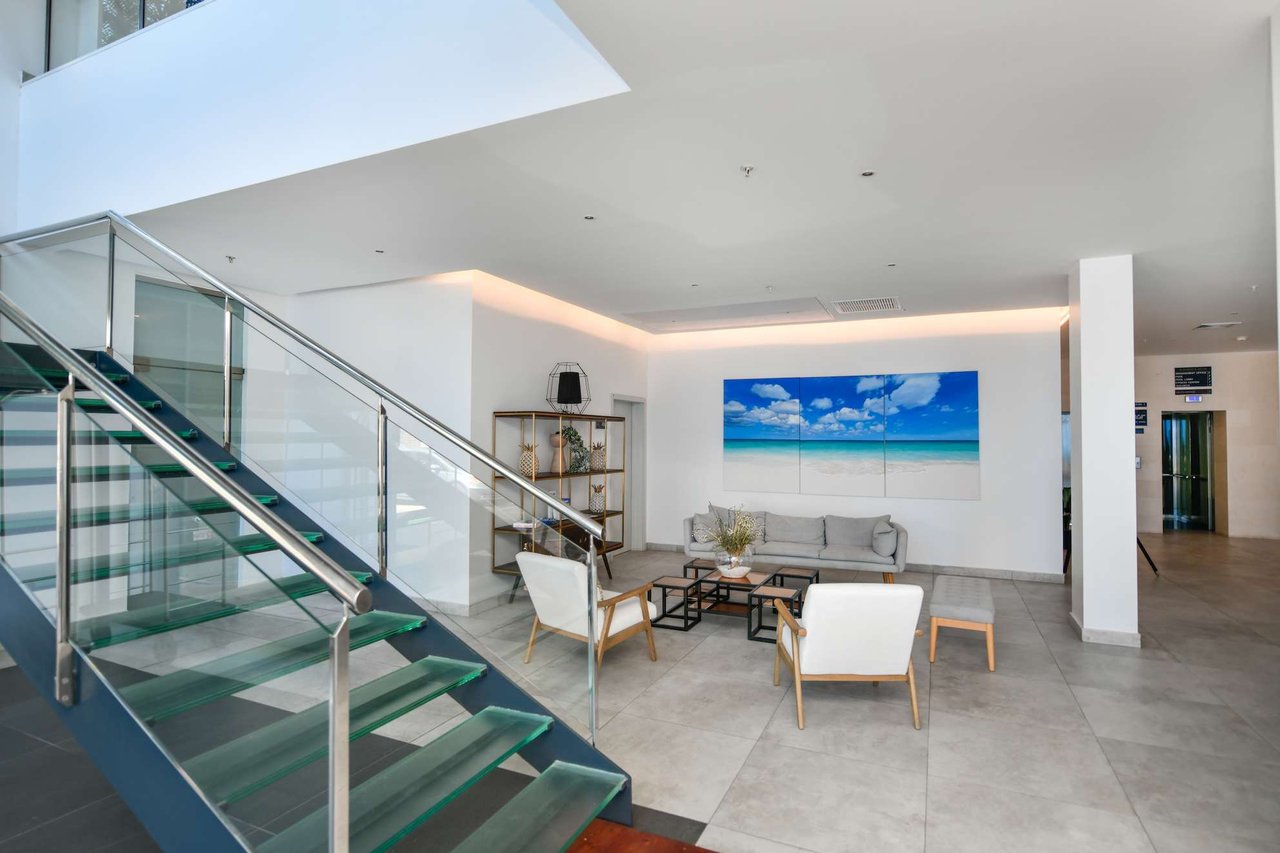 Harbour House 602 S