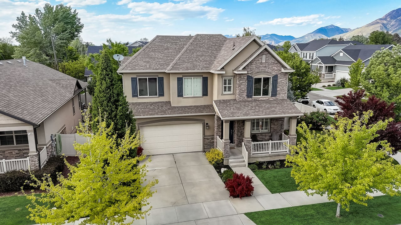 539 E Fireice Rose Ln