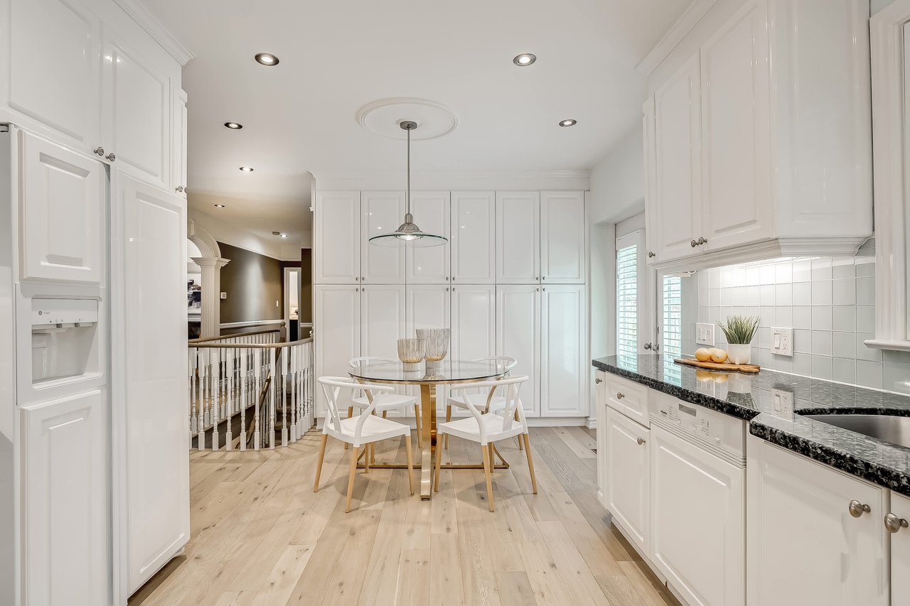 1123 Lakeshore Road E