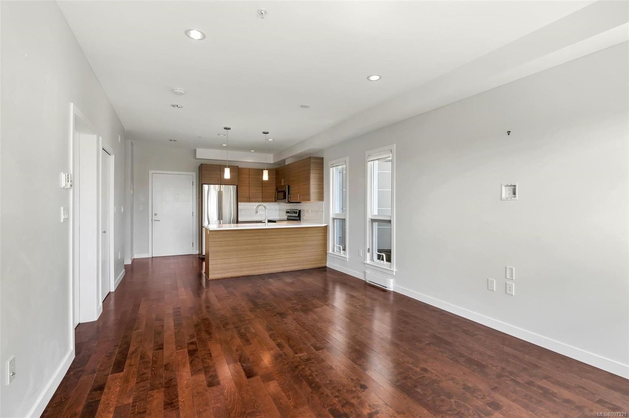 306-924 Esquimalt Rd
