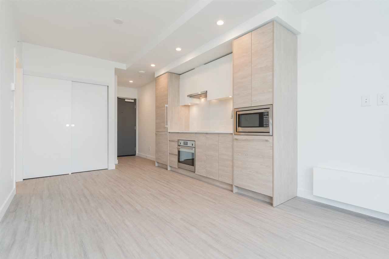 3206-13615 Fraser Hwy