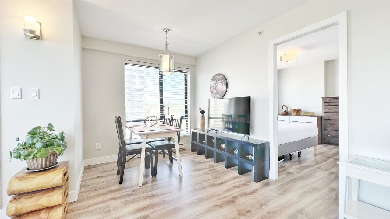 905-3438 Vanness Ave