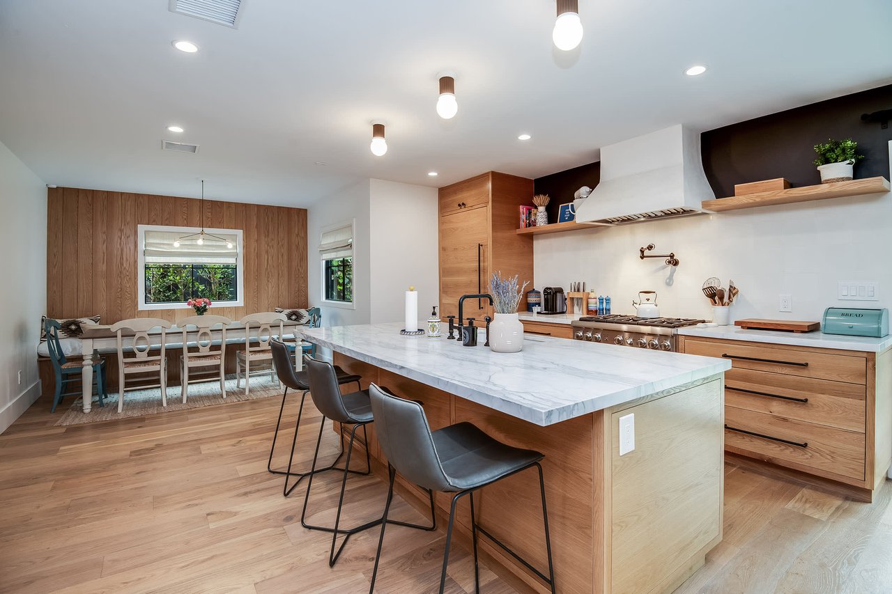 11608 Canton Pl