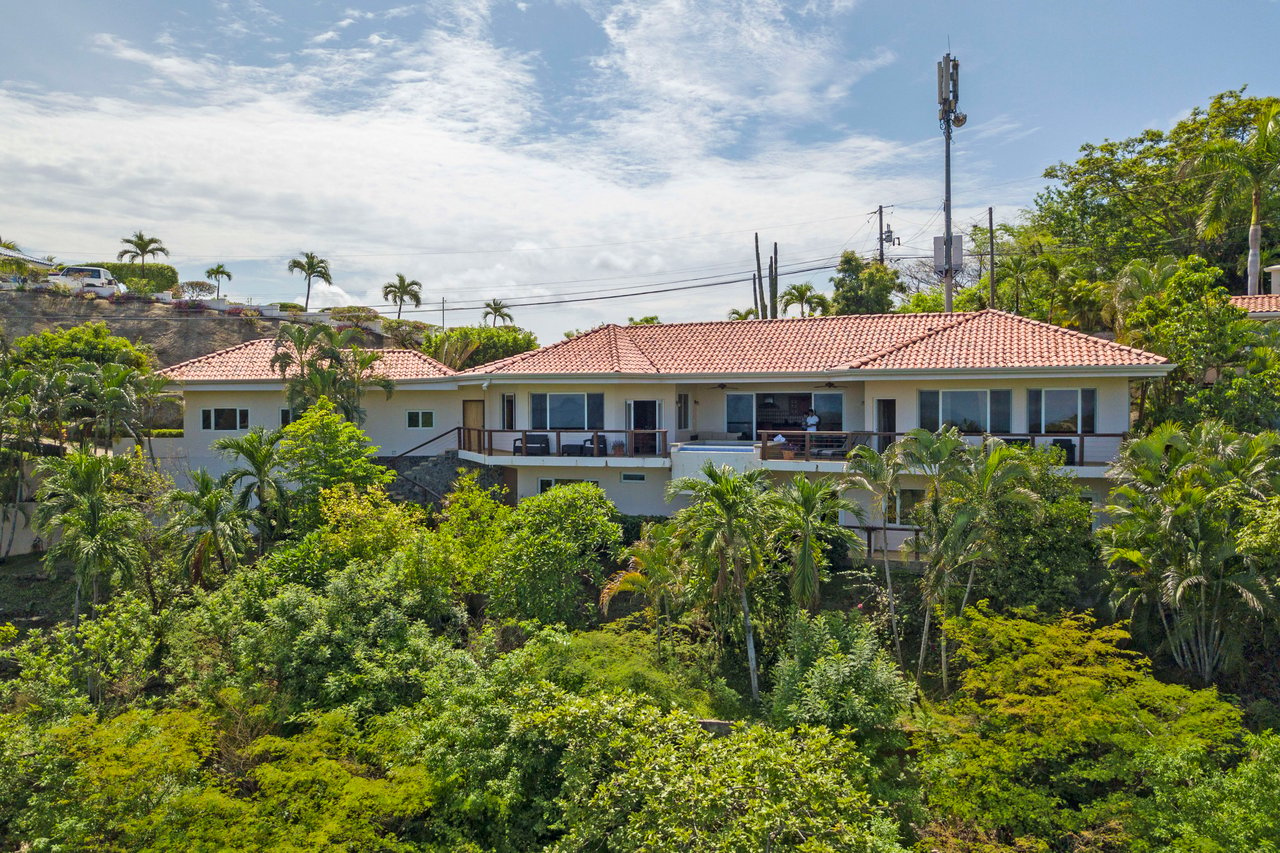 Villa Cliffside Elegance