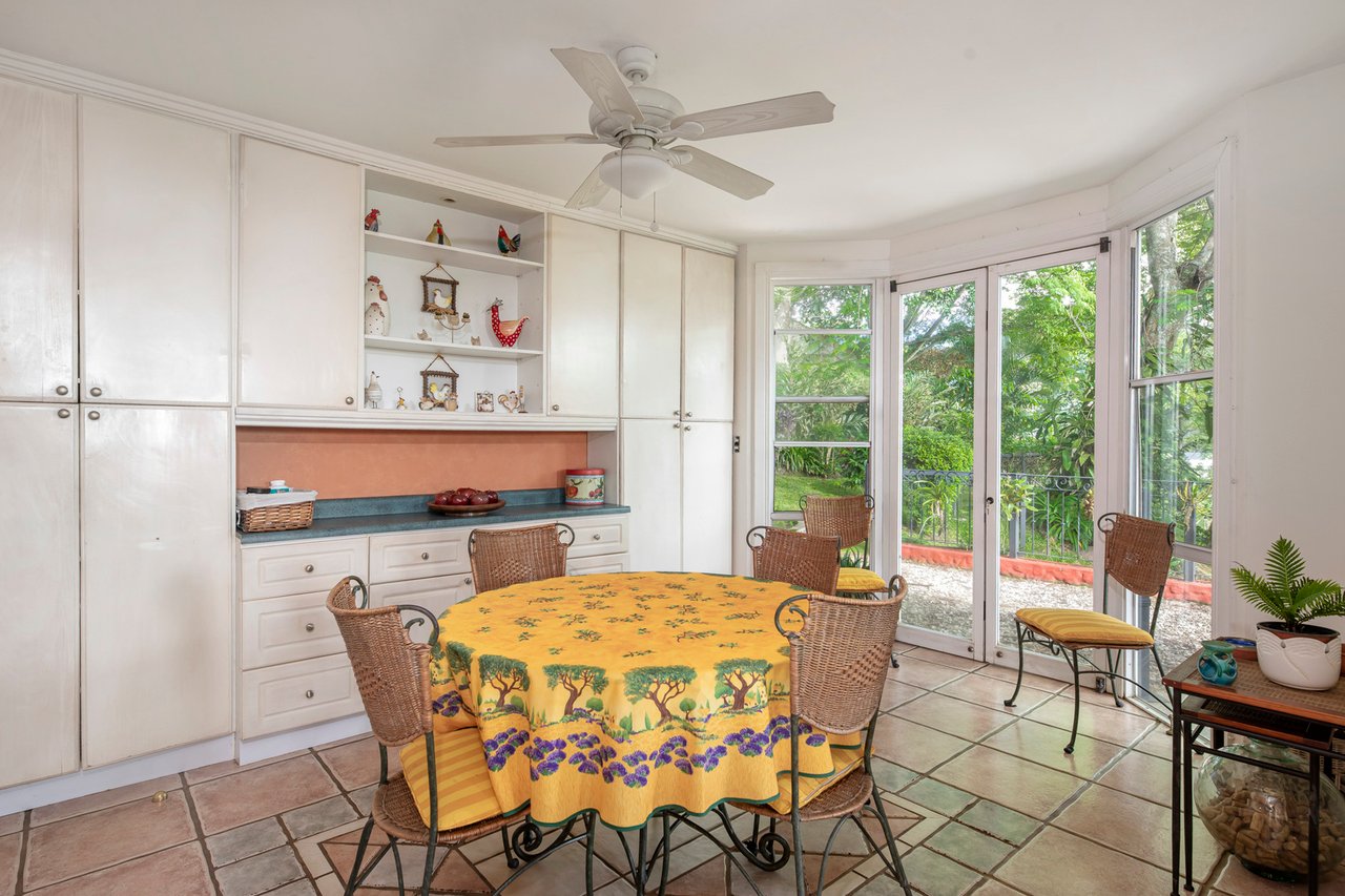 Artistic Mountain View Home, Santa Ana, San Jose