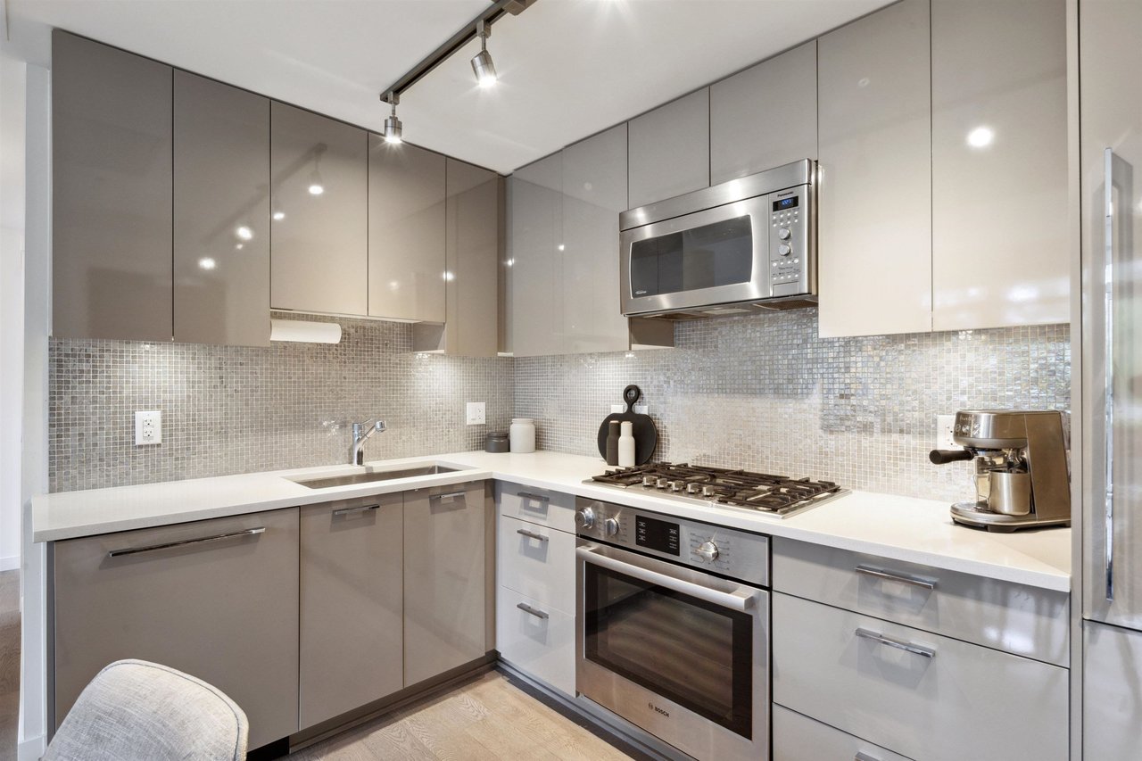 102-4189 Cambie St