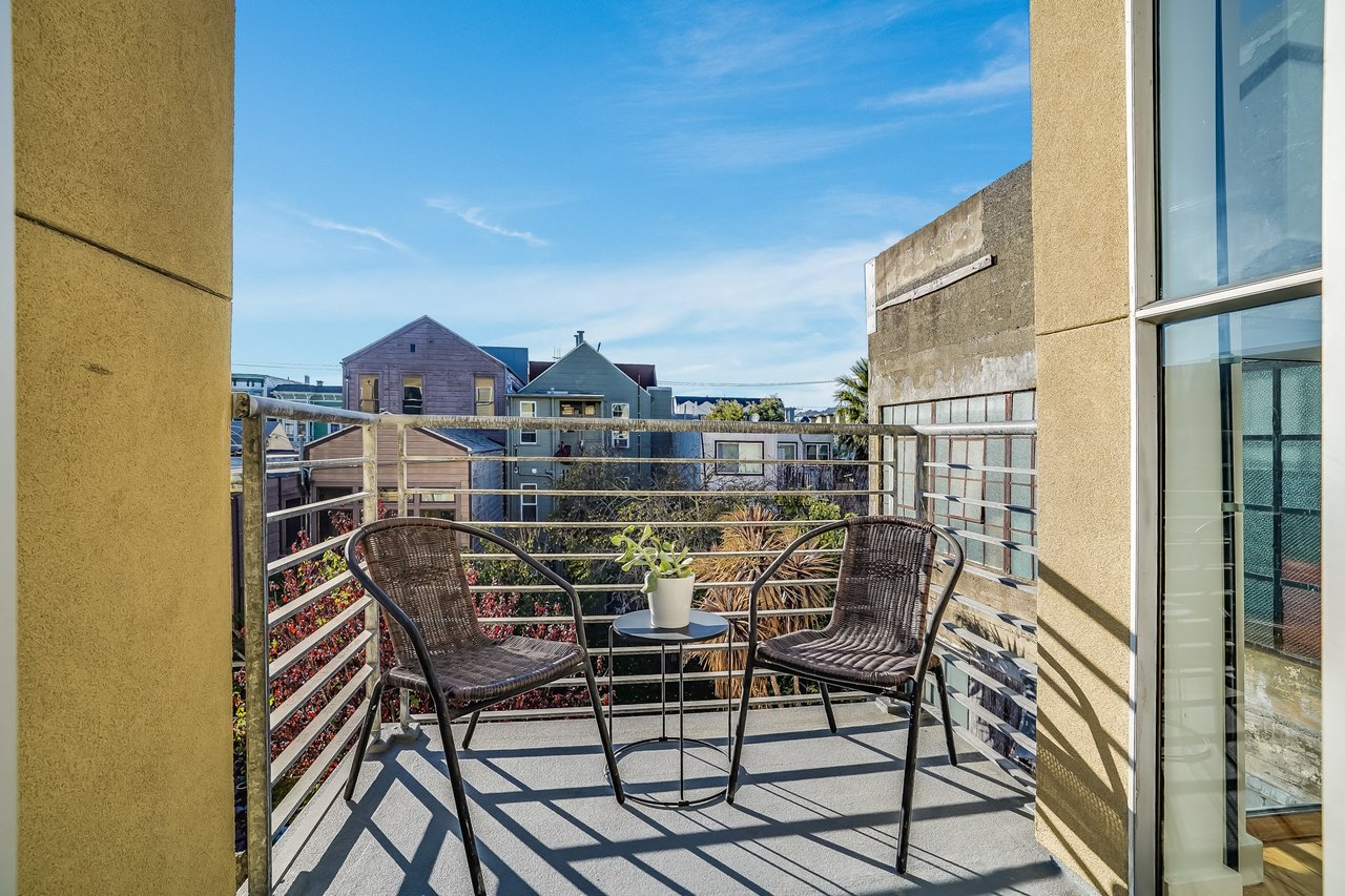 2412 Harrison Street Unit: 208