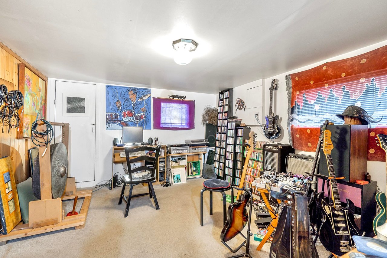 470 W 20th Ave