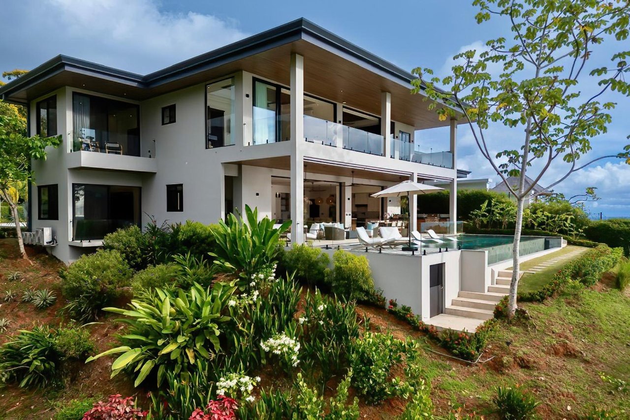 Solar Powered Oceanview Estate, Dominical, Puntarenas