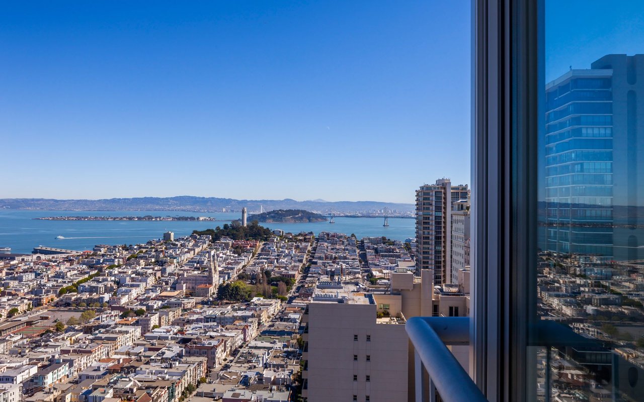Panoramic Views at 1070 Green
