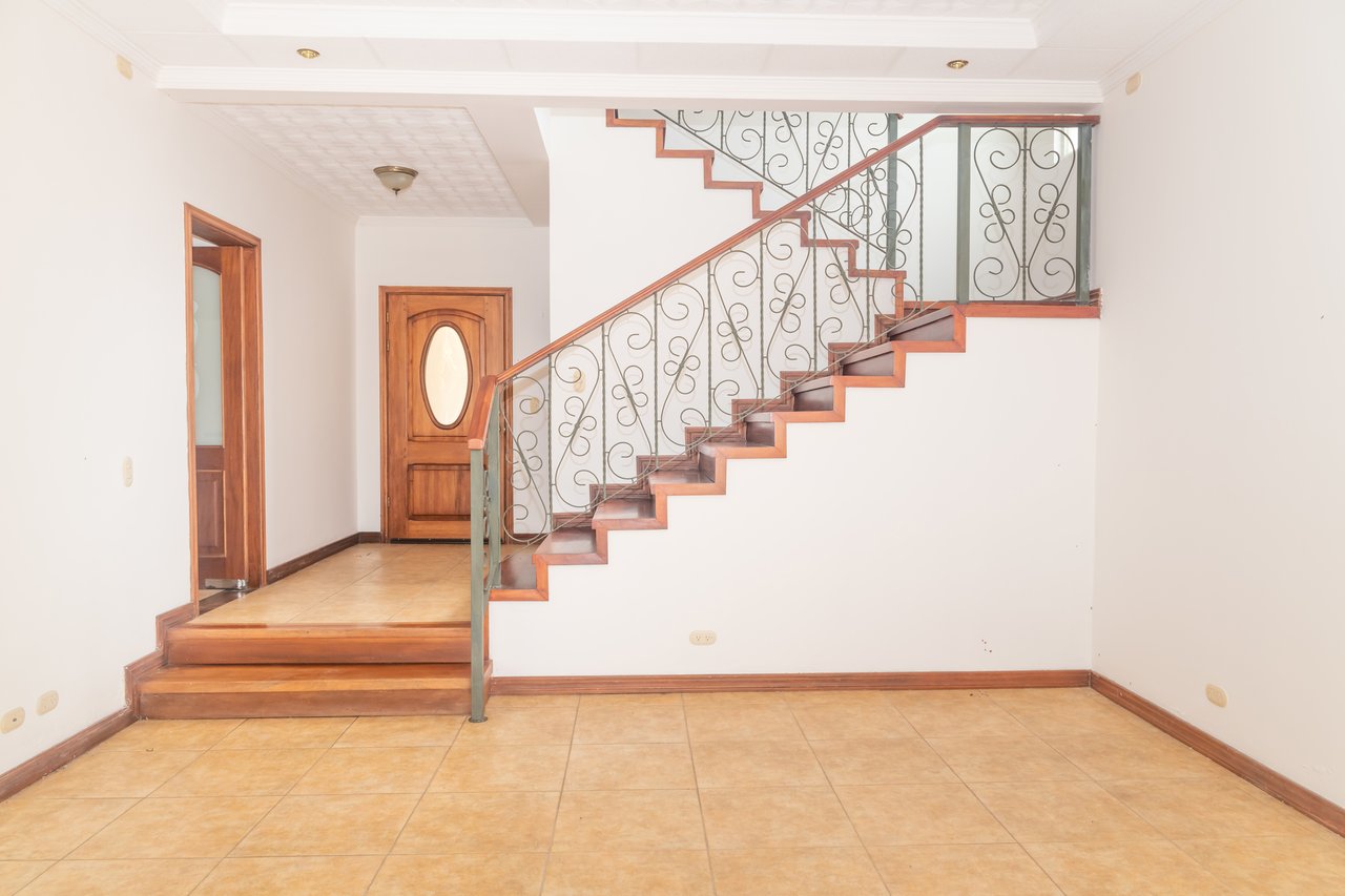 Colonial Gated Community Villa, Curridabat, San Jose