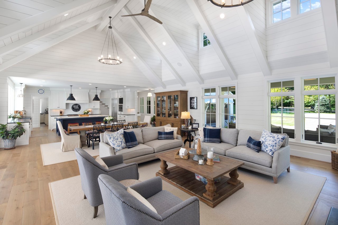 4693 Vine Hill Road | Deephaven
