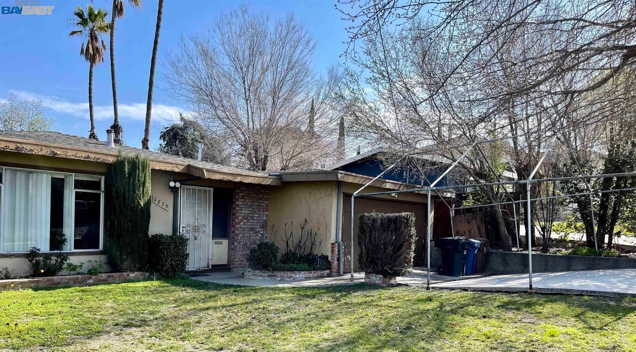 2825 Center Lane