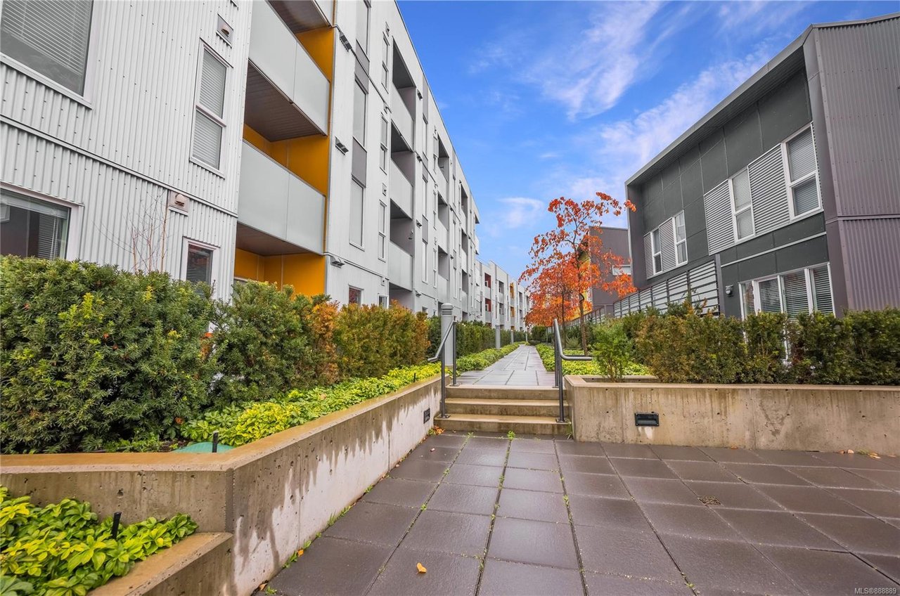210-767 Tyee Rd