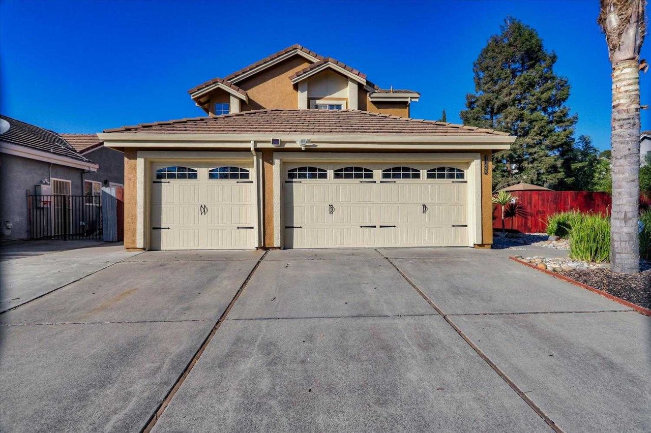 1136 Gulf Drive