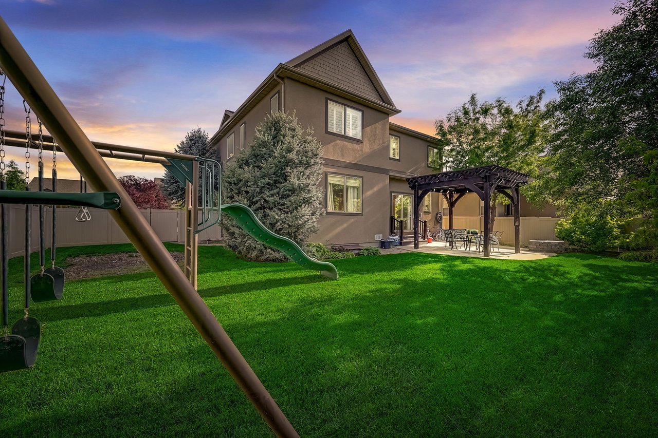 539 E Fireice Rose Ln