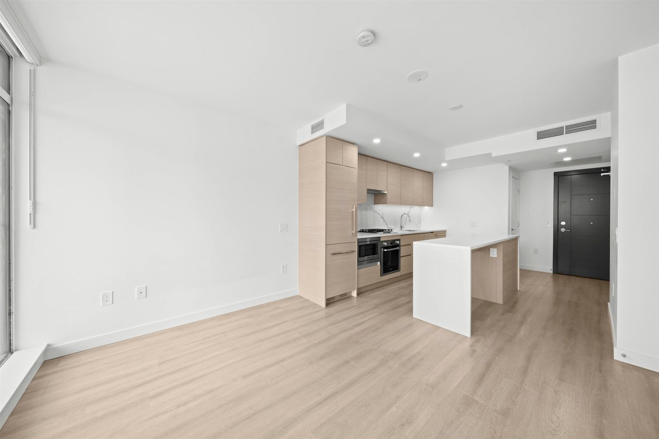 1003-823 Carnarvon St