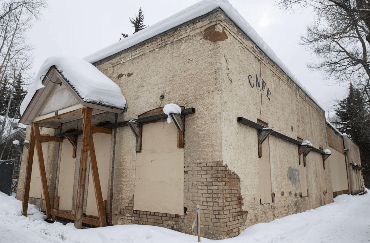 Downtown Aspen Hungry for Food Options as Buildings Remain Shuttered This Winter