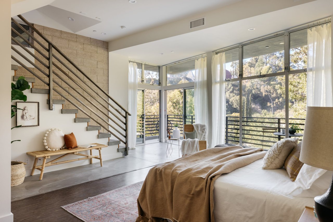 A Mid-Century Treehouse in Beachwood Canyon