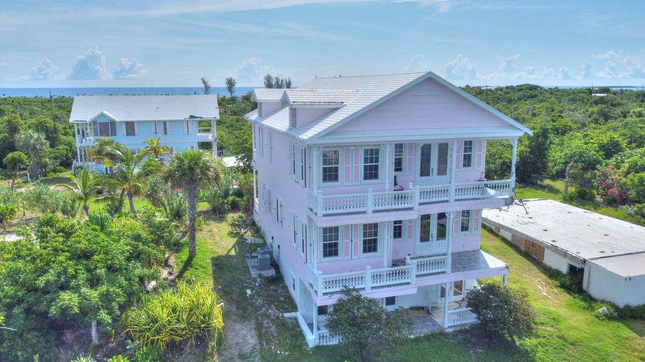 The Leeward Yacht Club Green