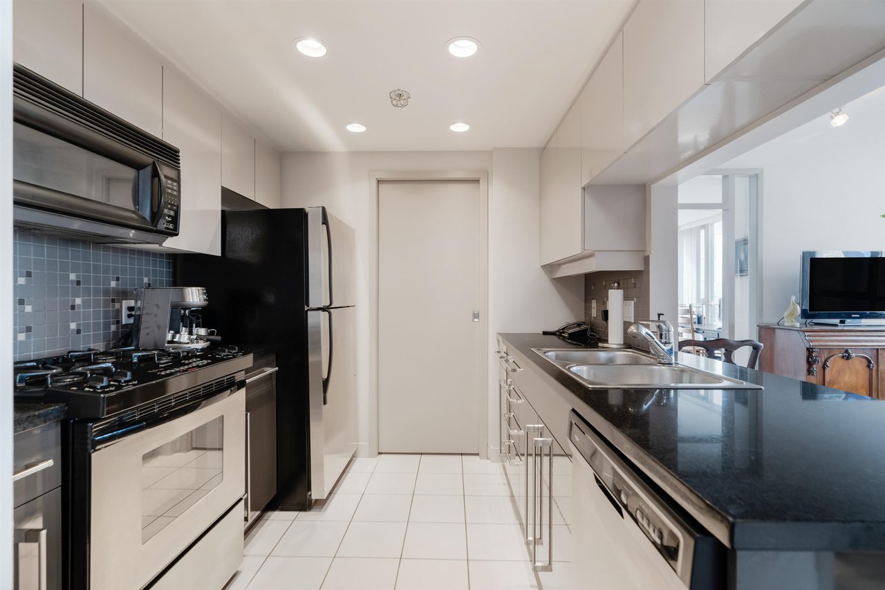 1203-1408 Strathmore Mews