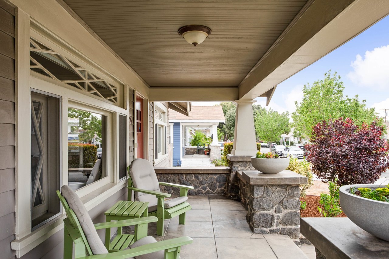 A Beautifully Preserved Craftsman in Glendale 