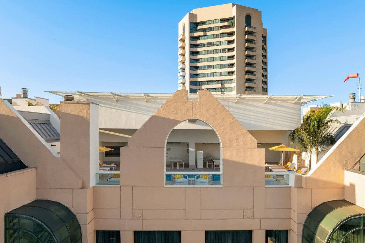 The Dorchester #501, Wilshire Corridor