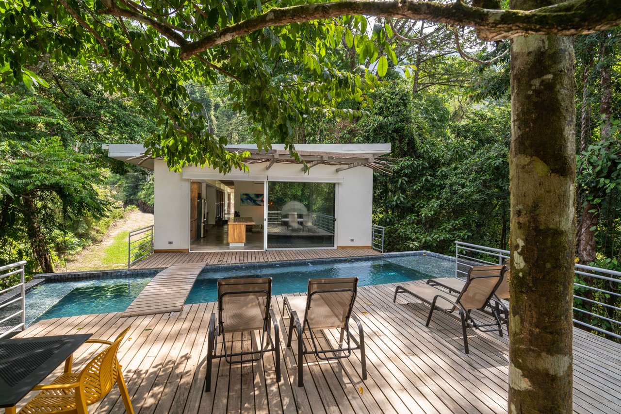 Casa Bromelia Brand-New 4 bed/4bath Modern Tropical Elegance North of Dominical