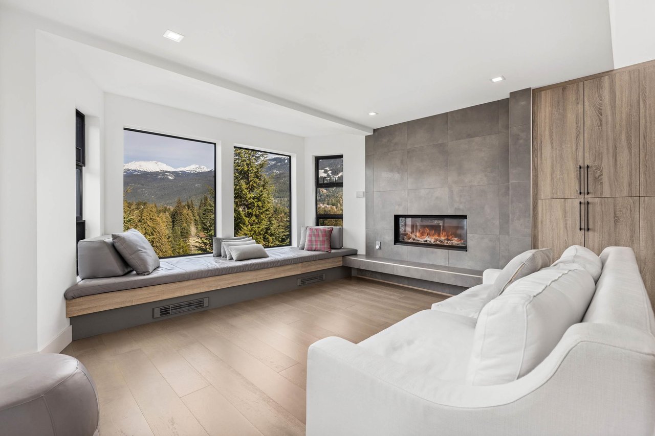 406-3317 Ptarmigan Pl