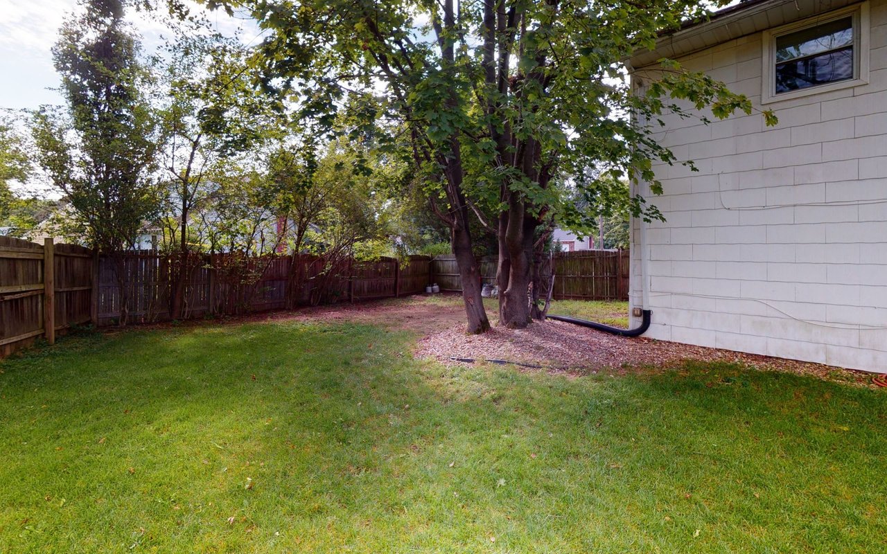 8 LANGMOORE DR