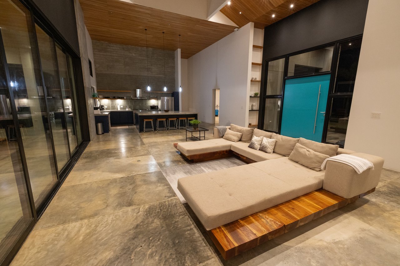 Contemporary Lake View Home, Lake Arenal, Alajuela