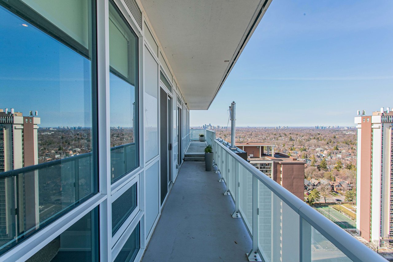 Skyline Sanctuary With Huge Terrace