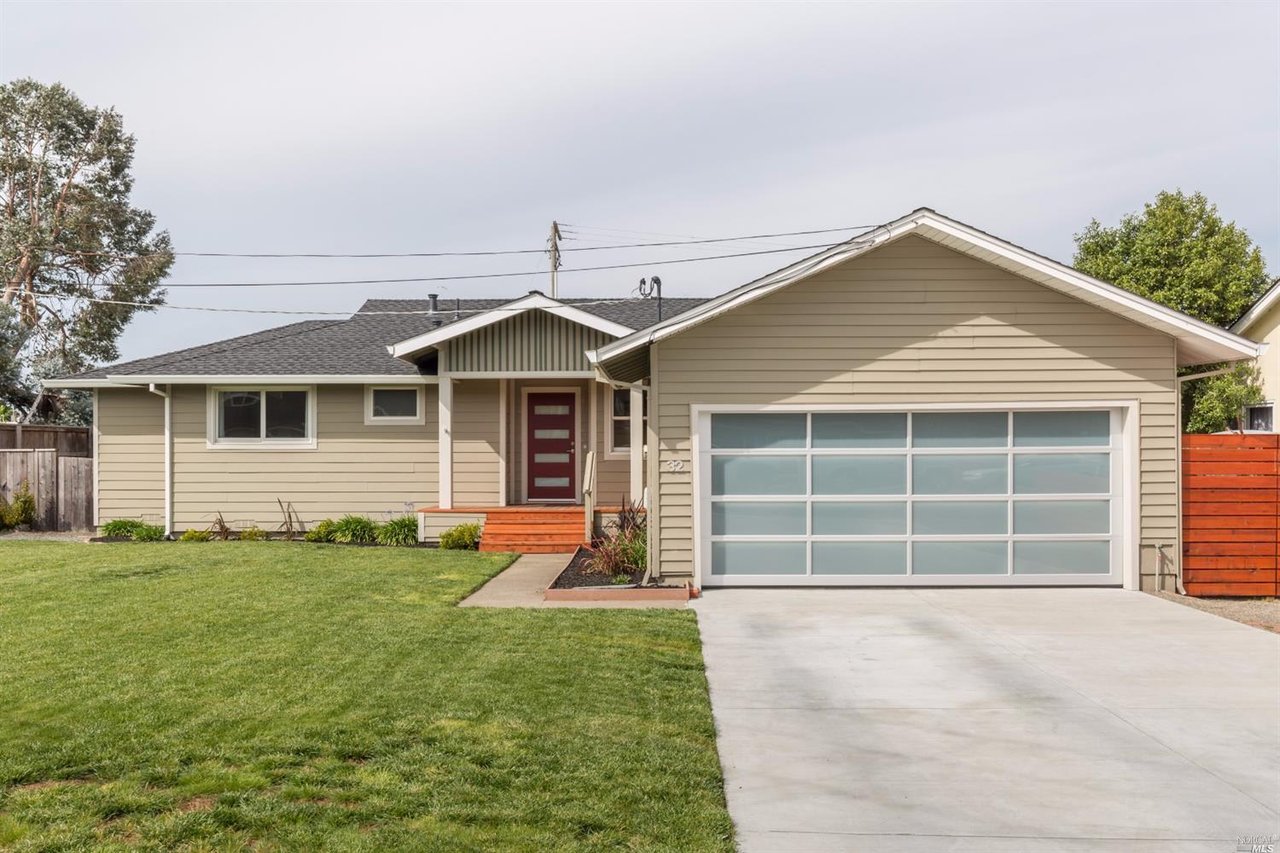 32 Estrada Lane