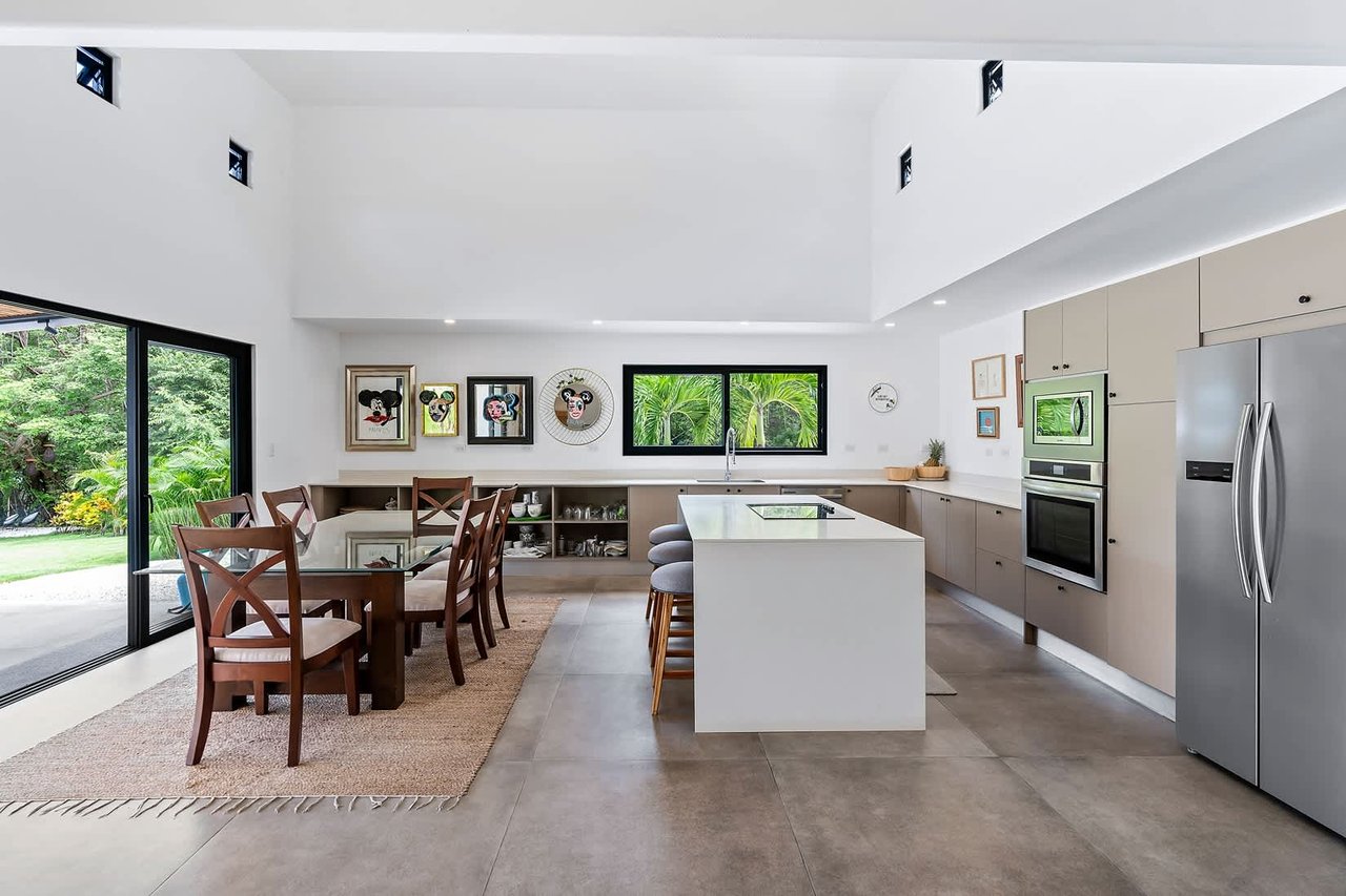 Casa Eloisa | 4 Bedroom Contemporary Home in Hacienda Pinilla