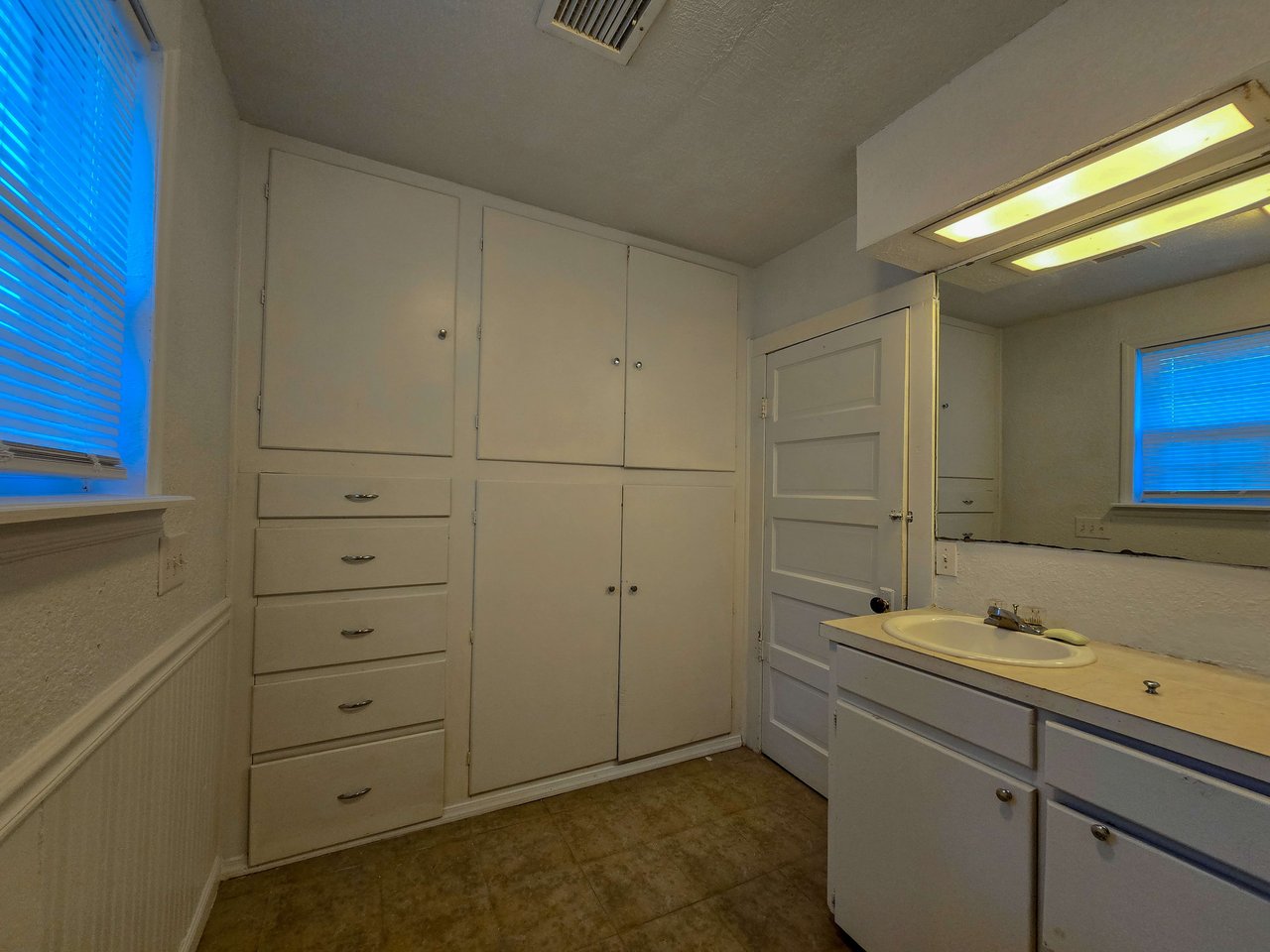 209 E Main St