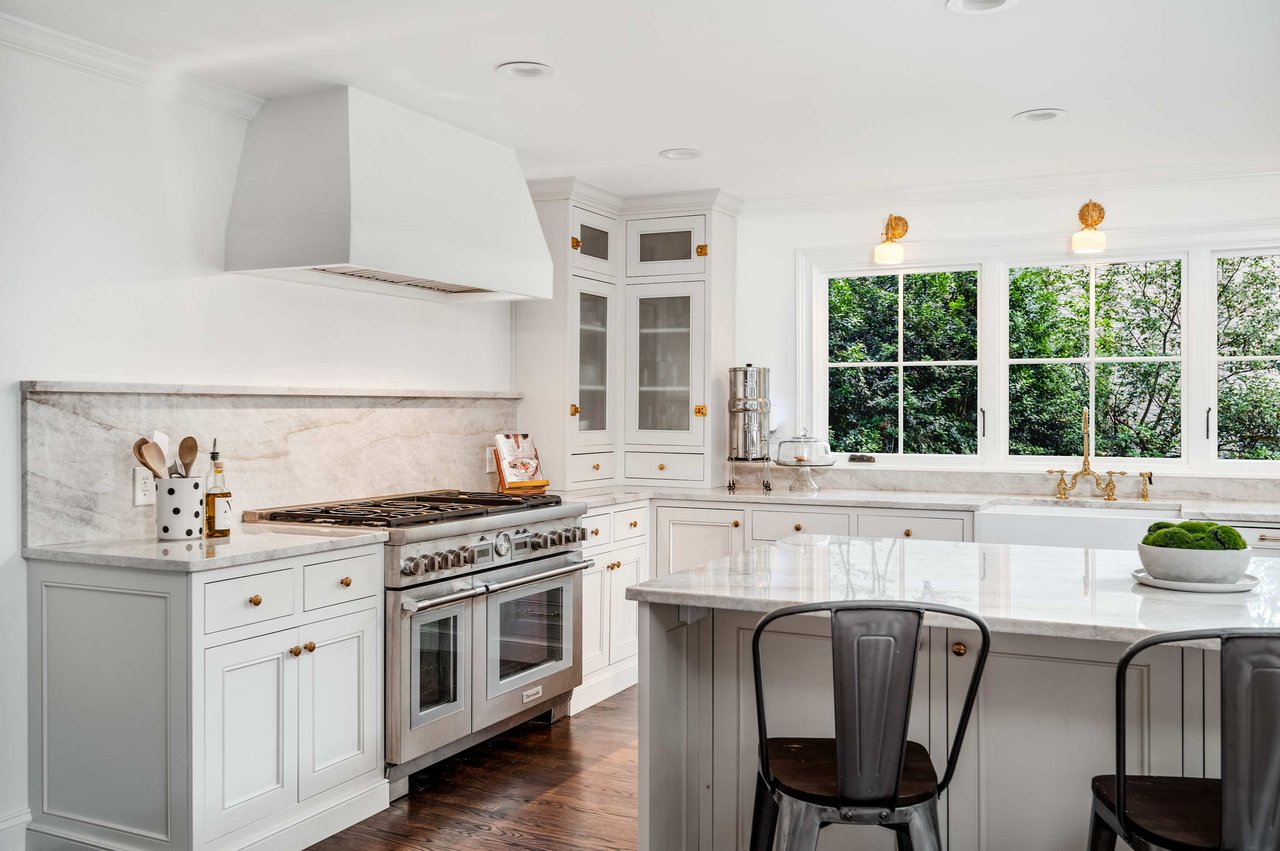 311 Broadland Rd NW