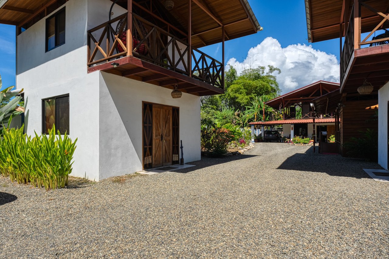 House, Villas and Restaurant on a great location in Uvita