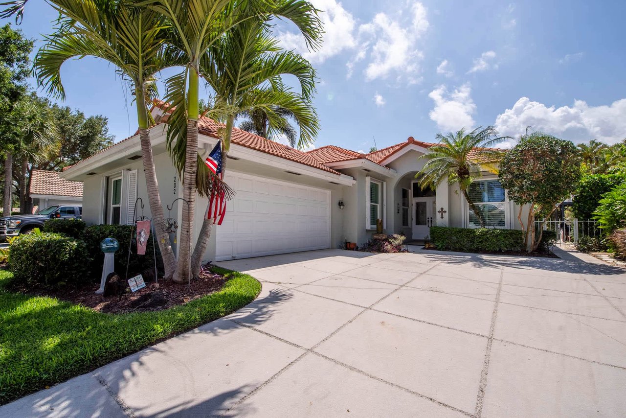 202 Hampton Cir