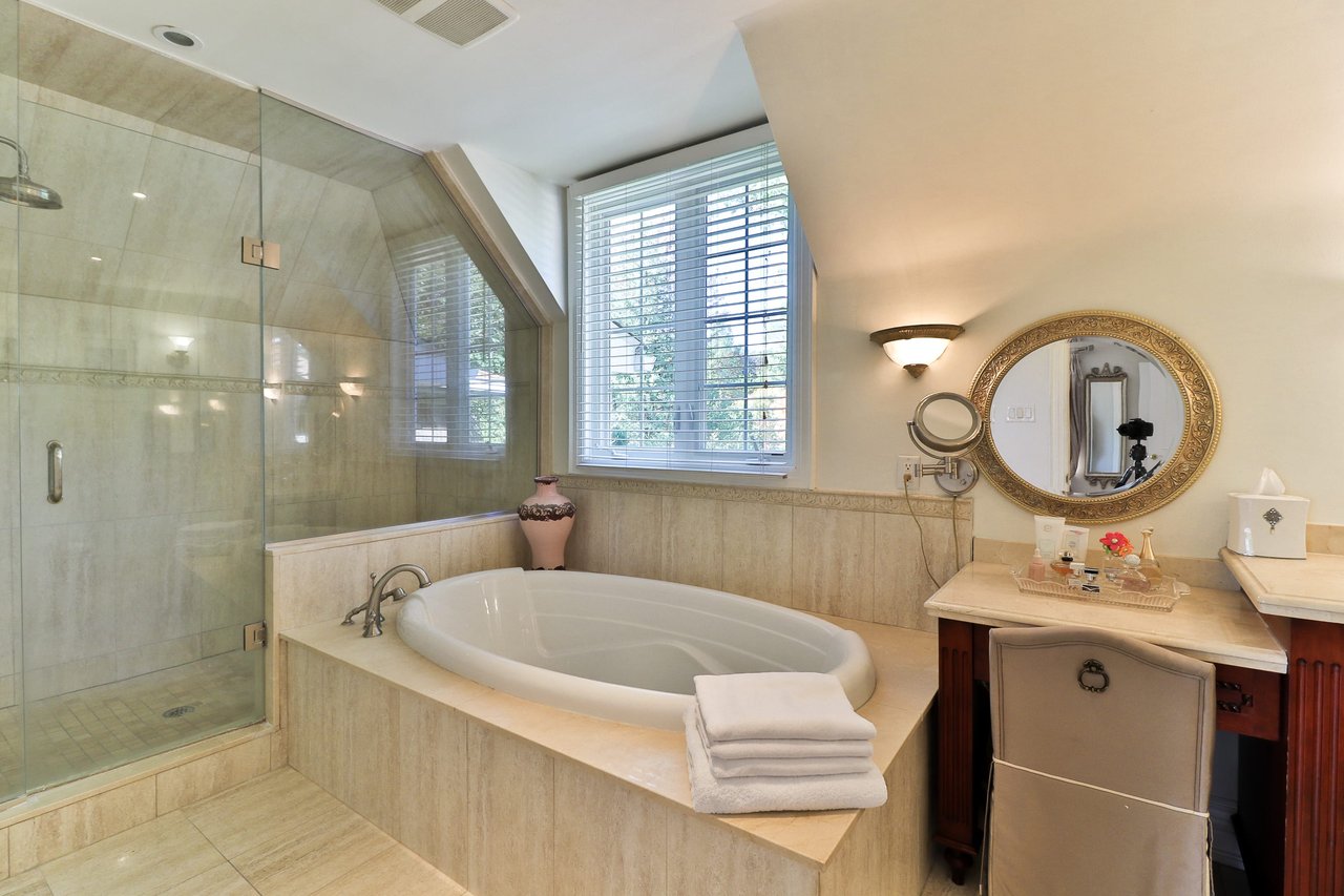 2200 Shardawn Mews
